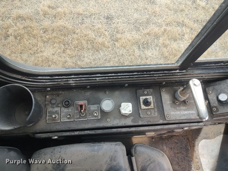 image for item MN9021 2006 Gillig Phantom C29D096N4  transit bus