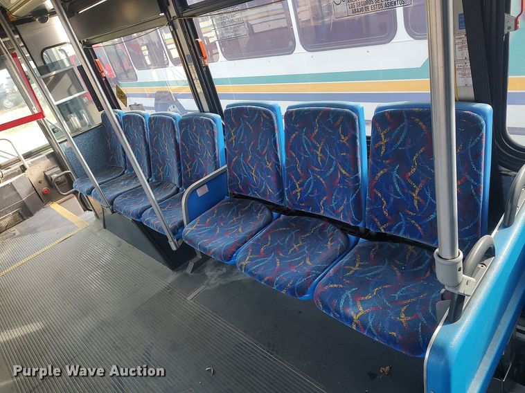 image for item MN9021 2006 Gillig Phantom C29D096N4  transit bus