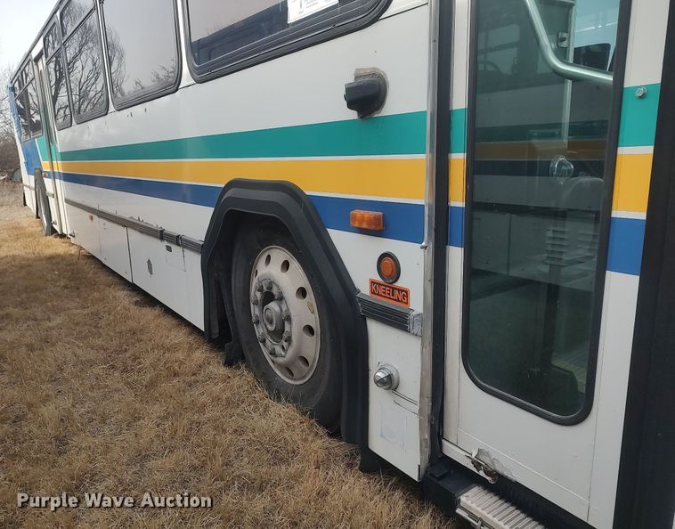 image for item MN9021 2006 Gillig Phantom C29D096N4  transit bus