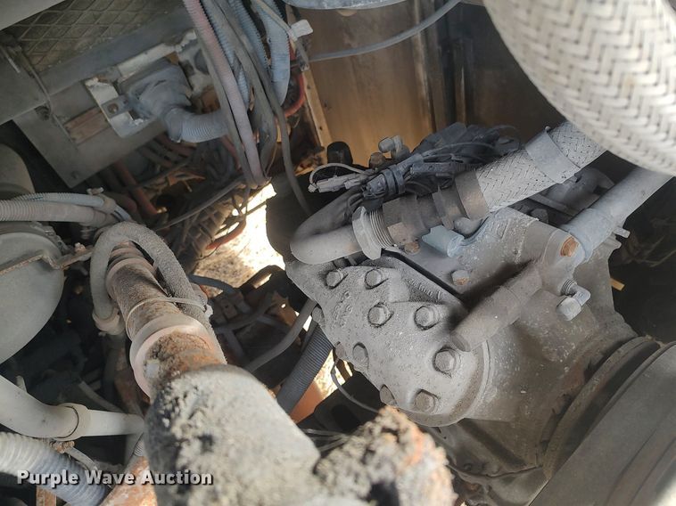 image for item MN9021 2006 Gillig Phantom C29D096N4  transit bus