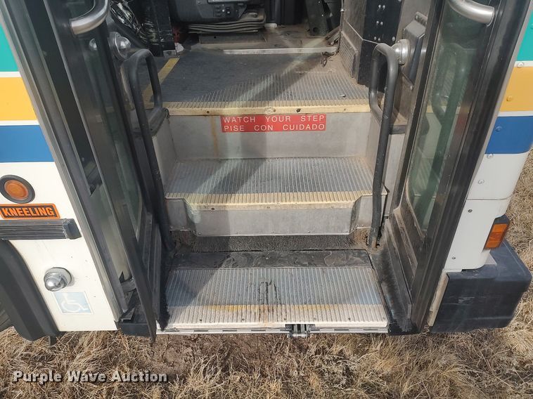 image for item MN9022 2006 Gillig Phantom C29D096N4  transit bus