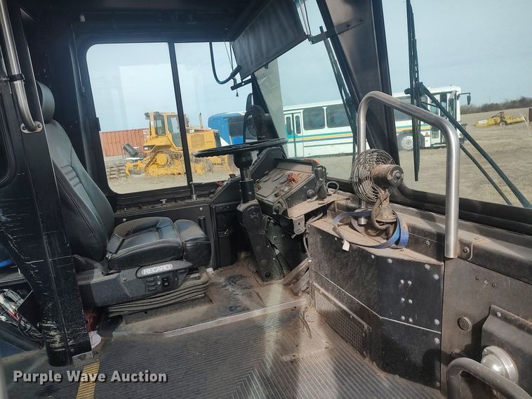 image for item MN9022 2006 Gillig Phantom C29D096N4  transit bus