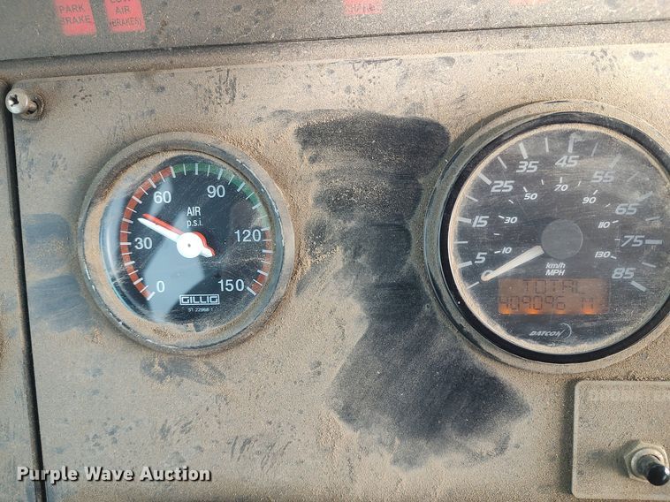 image for item MN9022 2006 Gillig Phantom C29D096N4  transit bus