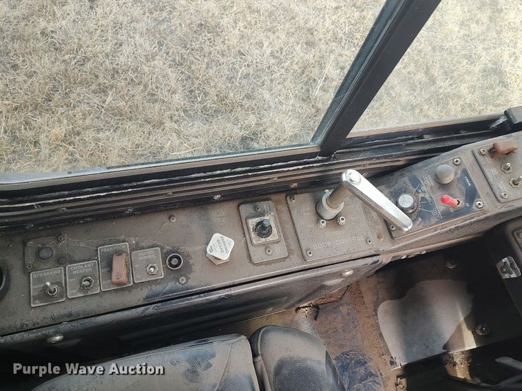 image for item MN9022 2006 Gillig Phantom C29D096N4  transit bus