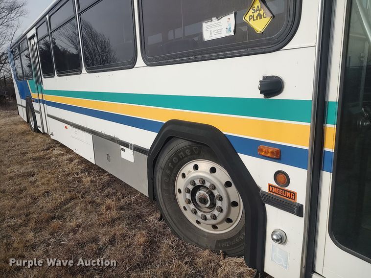 image for item MN9022 2006 Gillig Phantom C29D096N4  transit bus