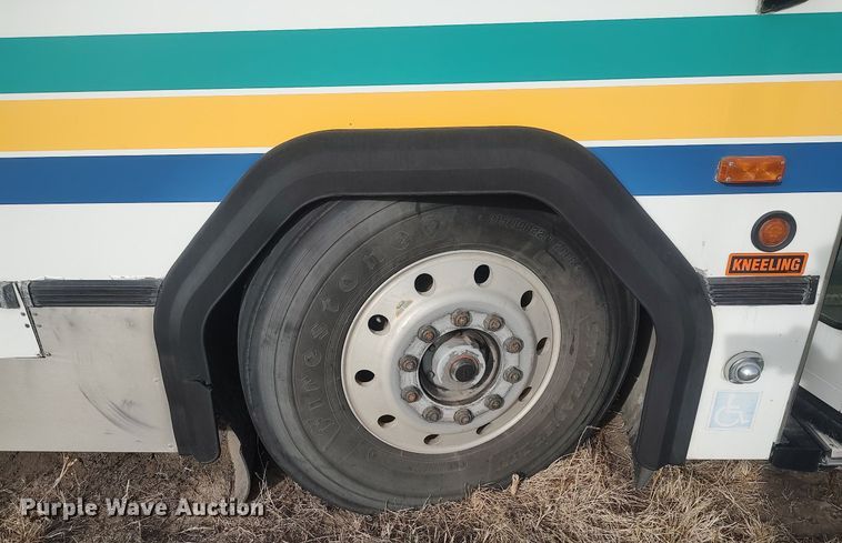 image for item MN9022 2006 Gillig Phantom C29D096N4  transit bus