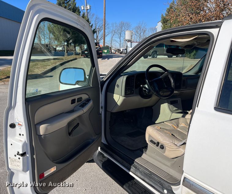 image for item MN9414 2001 GMC Yukon SLE  SUV