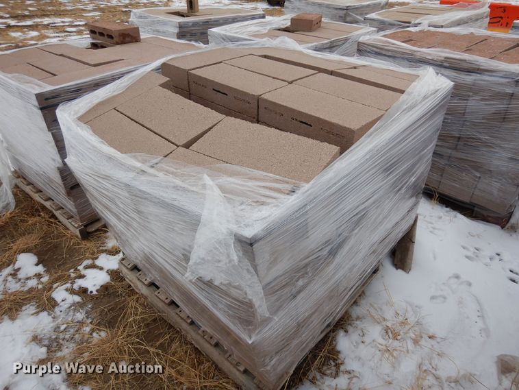 image for item MR9688 Approximately 1,680 bricks