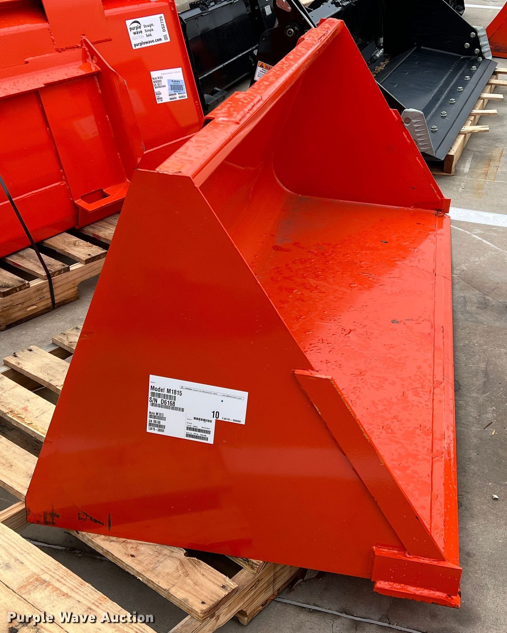 Kubota M1815 bucket in Grapevine, TX Item DS2724 sold Purple Wave