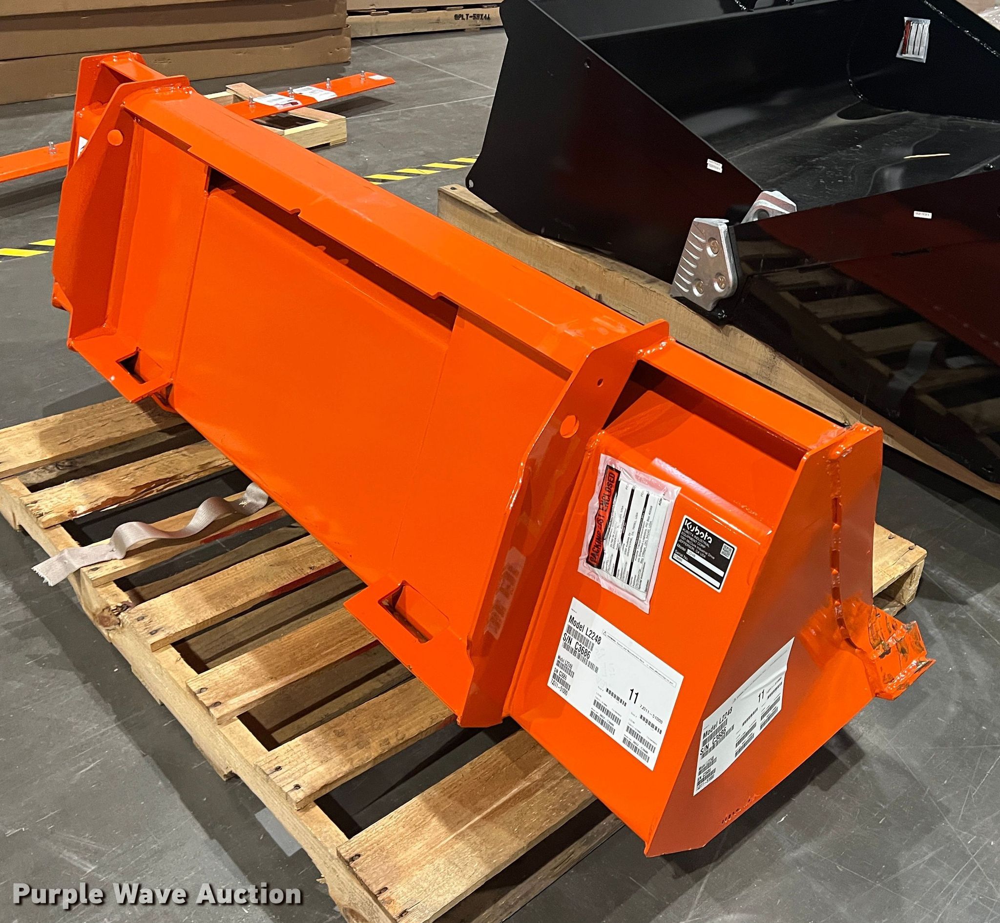 Kubota L2248 bucket in Grapevine, TX Item DS2735 sold Purple Wave