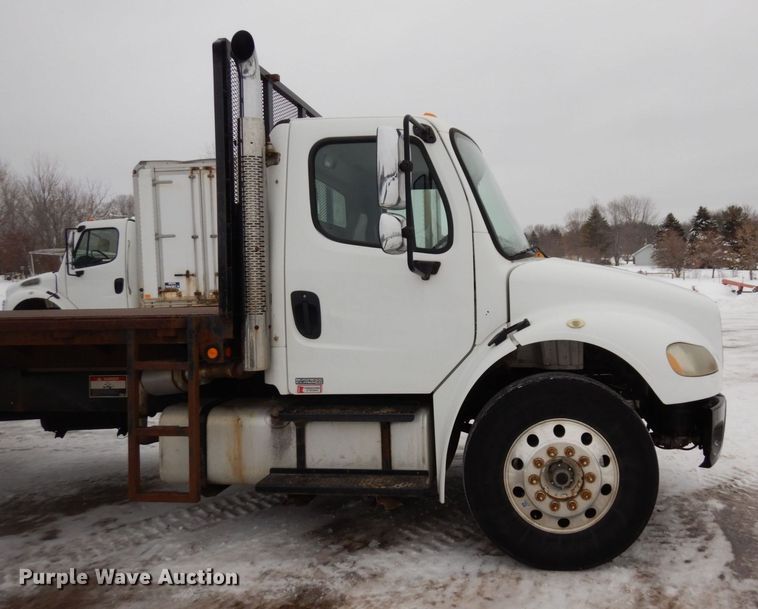 image for item AF9310 2005 Freightliner Business Class M2  dump flatbed truck