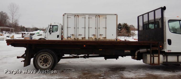 image for item AF9310 2005 Freightliner Business Class M2  dump flatbed truck