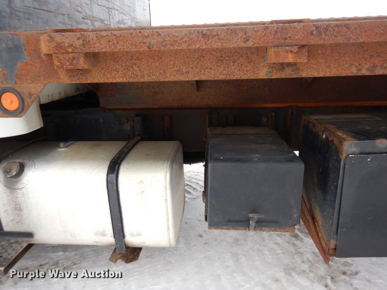 image for item AF9310 2005 Freightliner Business Class M2  dump flatbed truck