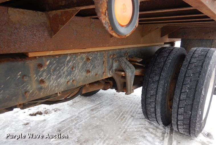 image for item AF9310 2005 Freightliner Business Class M2  dump flatbed truck