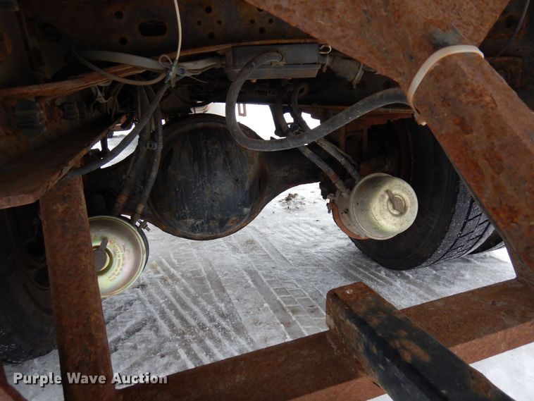 image for item AF9310 2005 Freightliner Business Class M2  dump flatbed truck