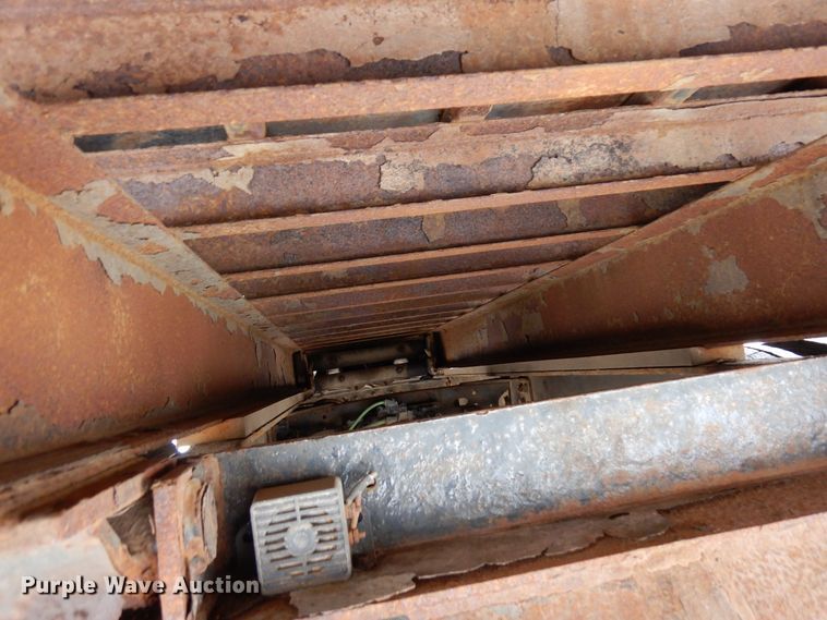 image for item AF9310 2005 Freightliner Business Class M2  dump flatbed truck