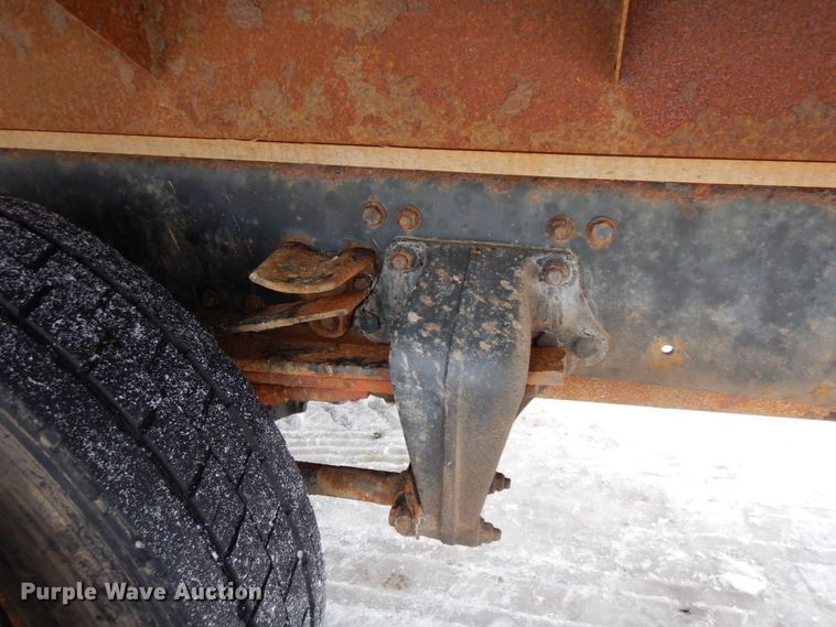 image for item AF9310 2005 Freightliner Business Class M2  dump flatbed truck