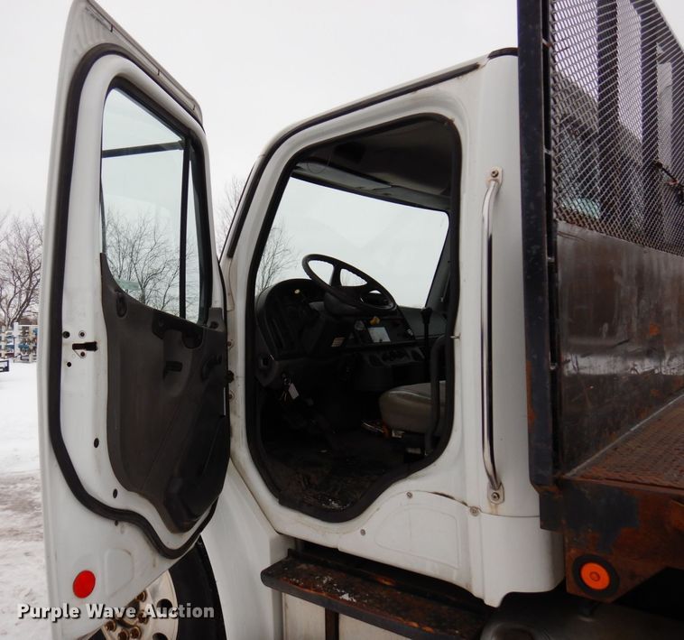 image for item AF9310 2005 Freightliner Business Class M2  dump flatbed truck