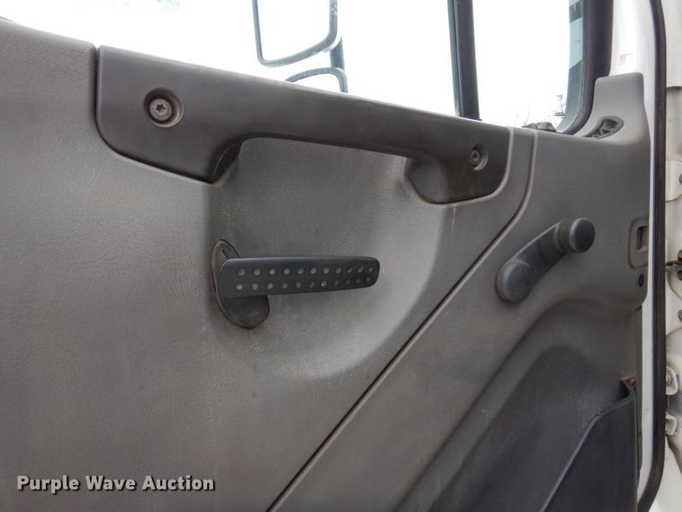 image for item AF9310 2005 Freightliner Business Class M2  dump flatbed truck