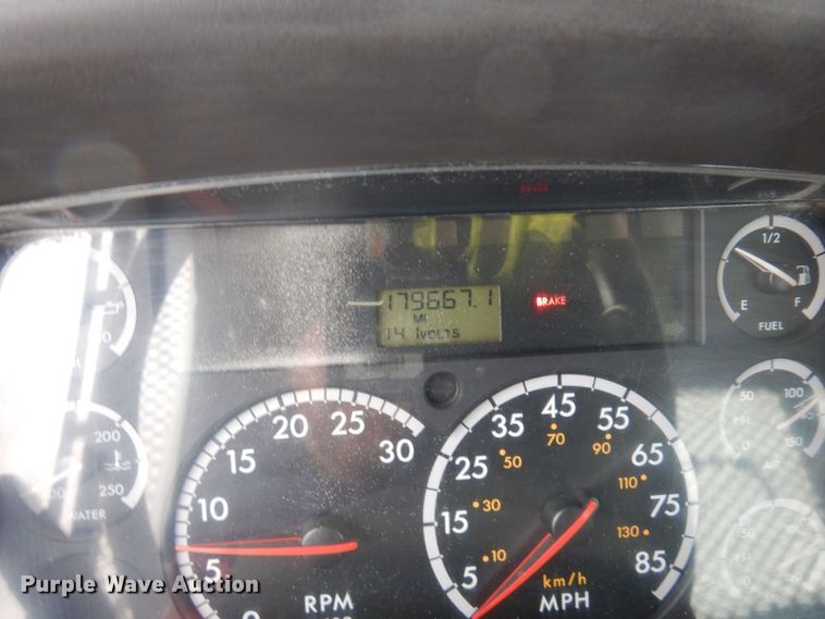 image for item AF9310 2005 Freightliner Business Class M2  dump flatbed truck