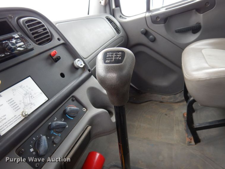 image for item AF9310 2005 Freightliner Business Class M2  dump flatbed truck