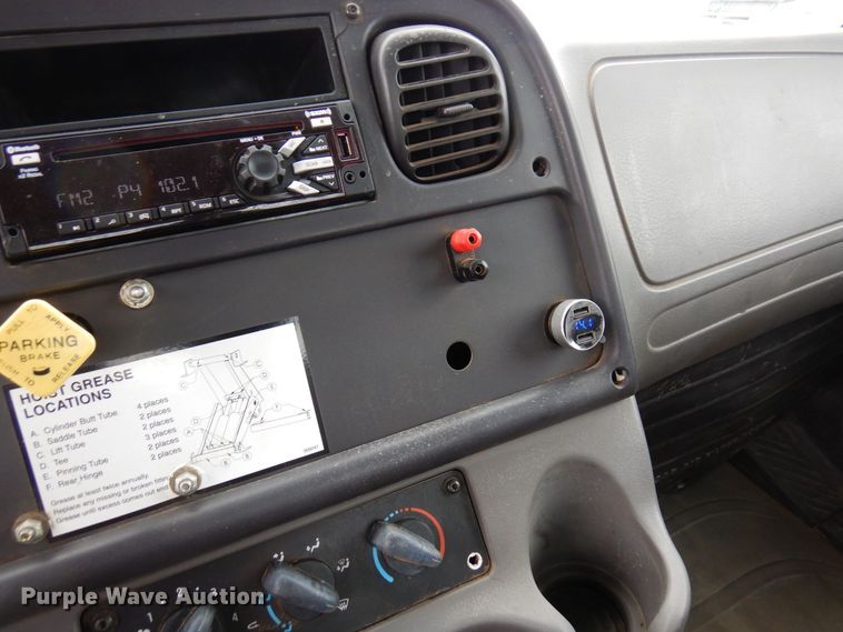 image for item AF9310 2005 Freightliner Business Class M2  dump flatbed truck