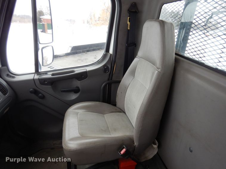 image for item AF9310 2005 Freightliner Business Class M2  dump flatbed truck