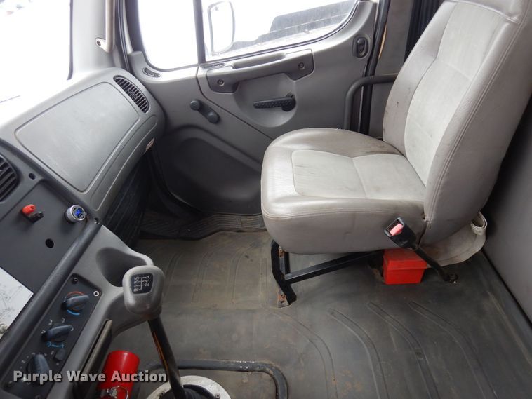 image for item AF9310 2005 Freightliner Business Class M2  dump flatbed truck