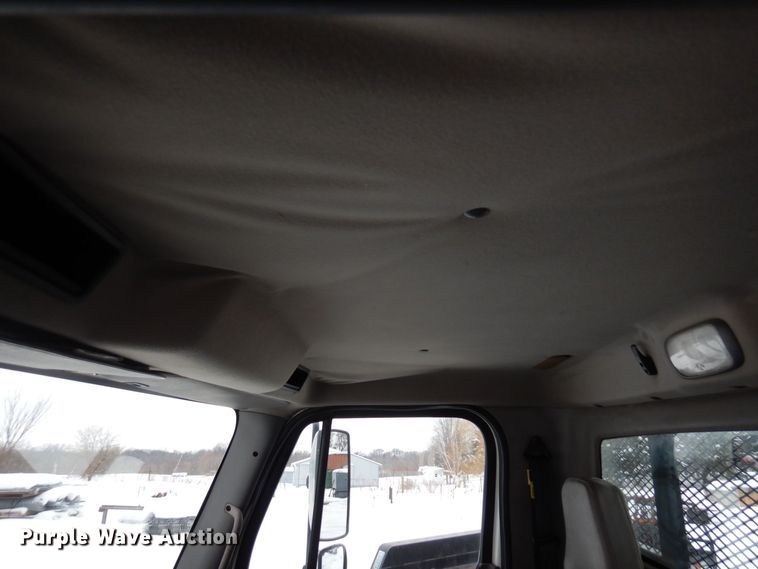 image for item AF9310 2005 Freightliner Business Class M2  dump flatbed truck