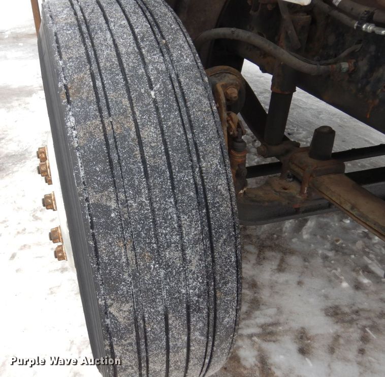 image for item AF9310 2005 Freightliner Business Class M2  dump flatbed truck