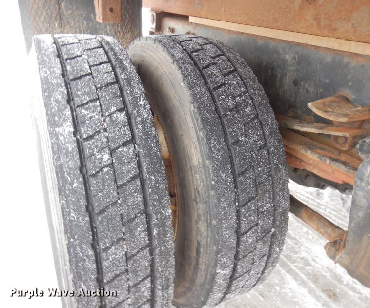 image for item AF9310 2005 Freightliner Business Class M2  dump flatbed truck