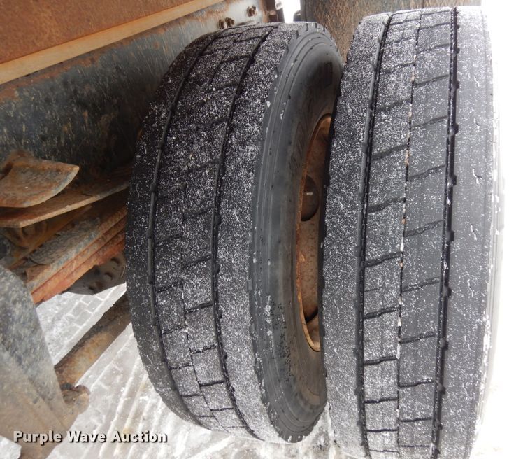 image for item AF9310 2005 Freightliner Business Class M2  dump flatbed truck