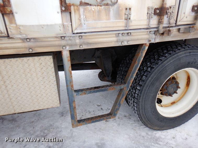 image for item AF9311 2015 Freightliner Business Class M2  box truck