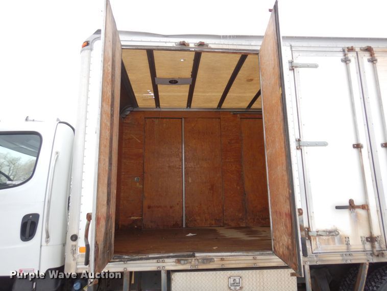 image for item AF9311 2015 Freightliner Business Class M2  box truck