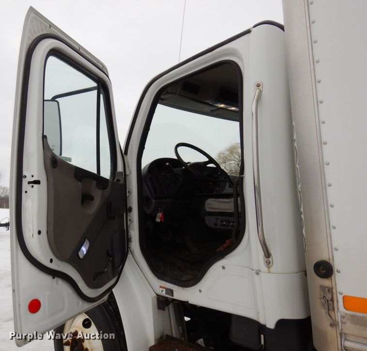 image for item AF9311 2015 Freightliner Business Class M2  box truck