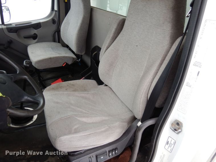 image for item AF9311 2015 Freightliner Business Class M2  box truck