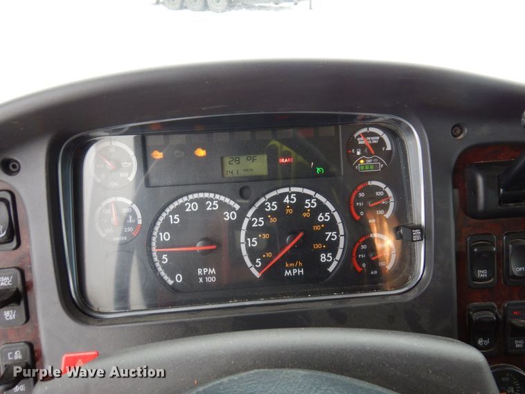 image for item AF9311 2015 Freightliner Business Class M2  box truck