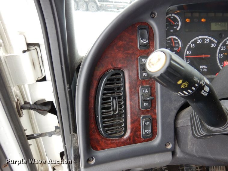 image for item AF9311 2015 Freightliner Business Class M2  box truck