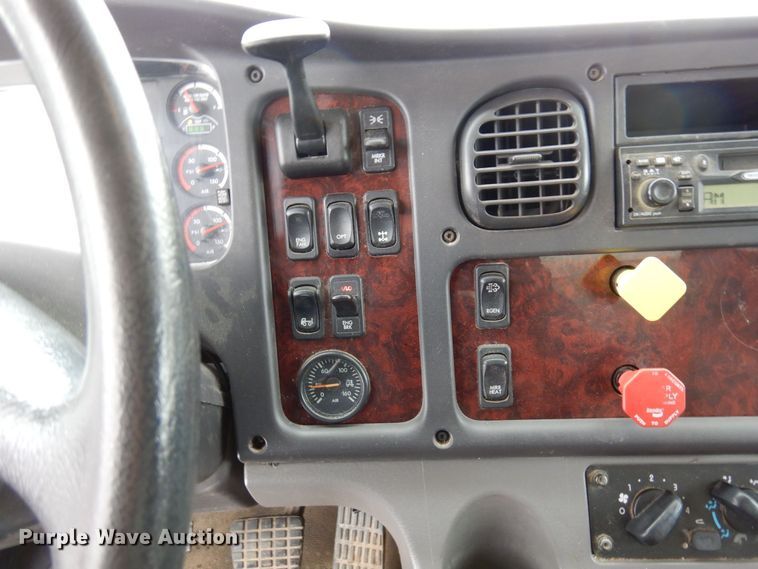 image for item AF9311 2015 Freightliner Business Class M2  box truck