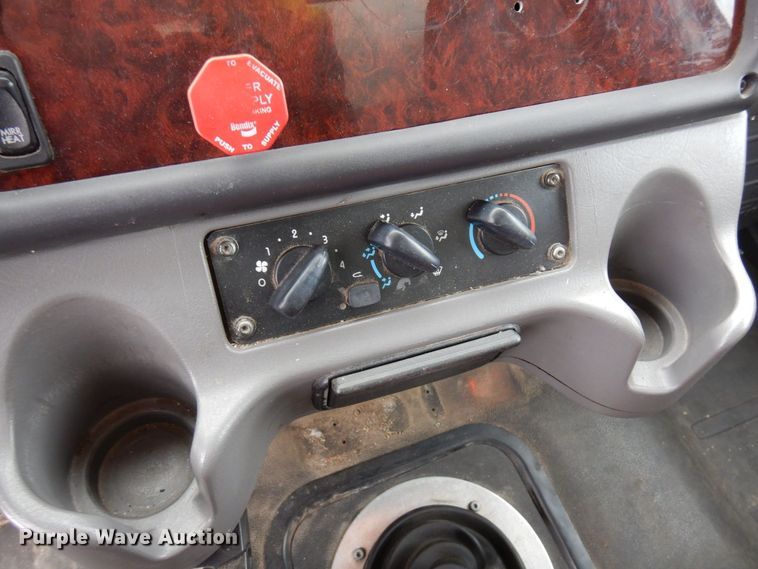 image for item AF9311 2015 Freightliner Business Class M2  box truck