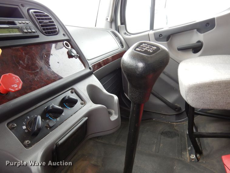 image for item AF9311 2015 Freightliner Business Class M2  box truck