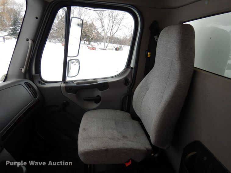 image for item AF9311 2015 Freightliner Business Class M2  box truck