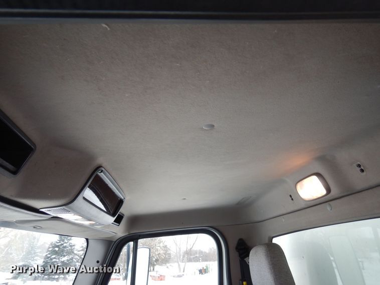 image for item AF9311 2015 Freightliner Business Class M2  box truck