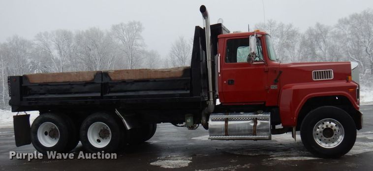 image for item AF9323 1996 Ford LTL9000  dump truck