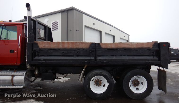 image for item AF9323 1996 Ford LTL9000  dump truck