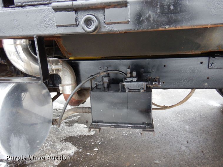 image for item AF9323 1996 Ford LTL9000  dump truck