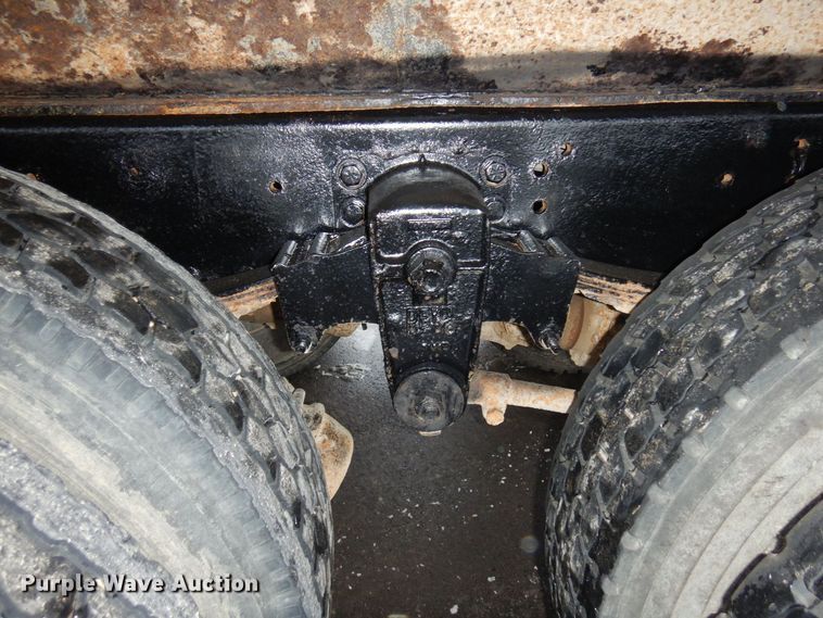 image for item AF9323 1996 Ford LTL9000  dump truck