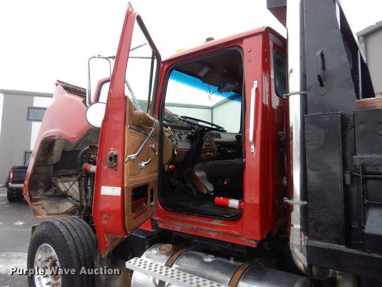 image for item AF9323 1996 Ford LTL9000  dump truck