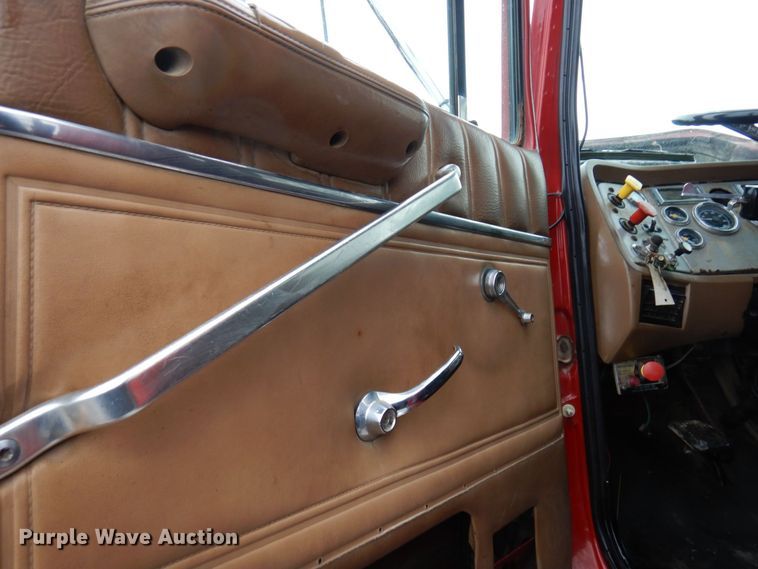 image for item AF9323 1996 Ford LTL9000  dump truck