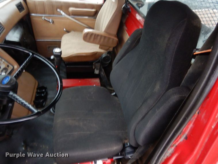 image for item AF9323 1996 Ford LTL9000  dump truck